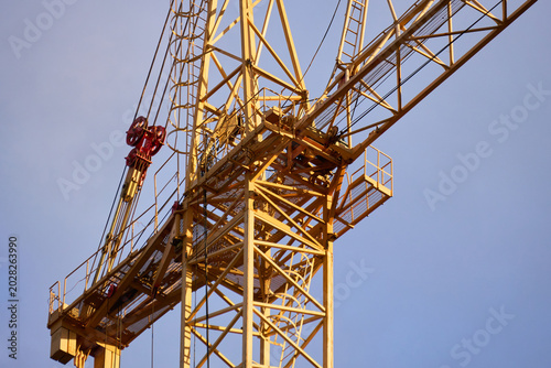 Cuadro en lienzo Abstract industrial composition of an orange crane jib and sky