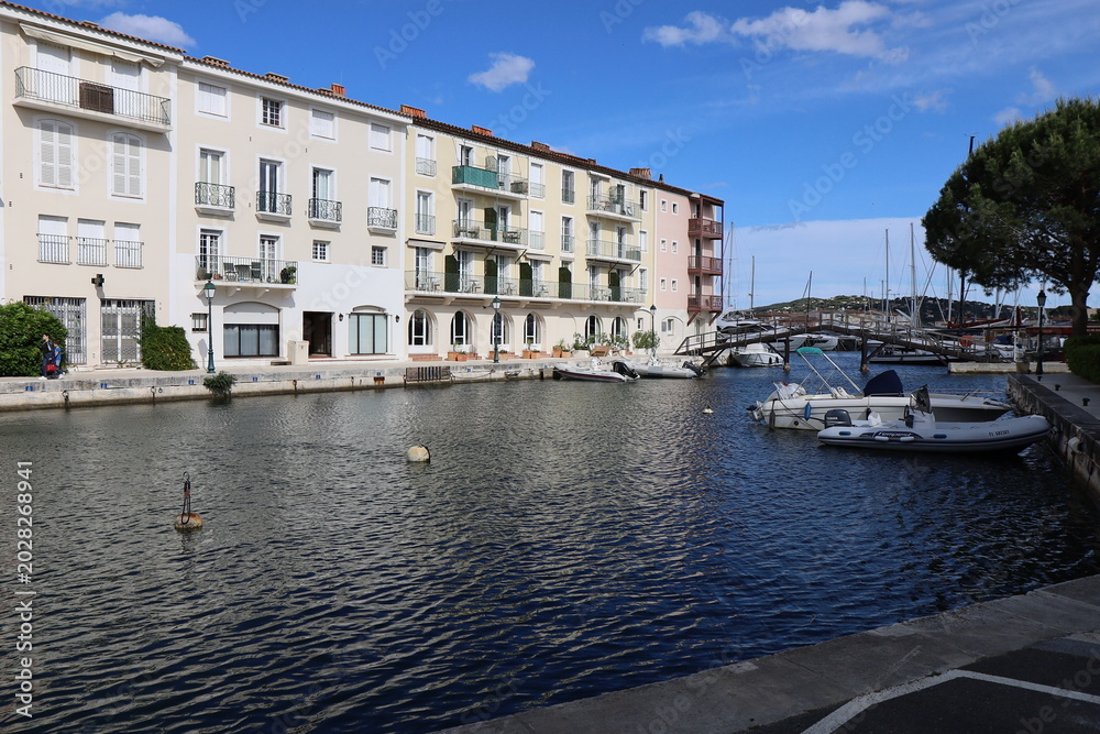 Obraz premium Le port de plaisance de Port Grimaud, ville de Grimaud, département du Var, France