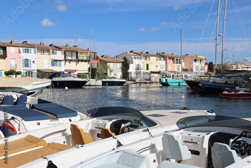 Tableau sur toile Le port de plaisance de Port Grimaud, ville de Grimaud, département du Var, Fran