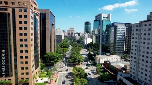 SÃO PAULO, BRASIL - MAIO 2026: Avenida Brigadeiro Faria Lima, Centro Financeiro de São Paulo.