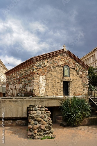 sofia, bulgarien - kirche sweta petka aus dem antiken serdica mit textfreiraum