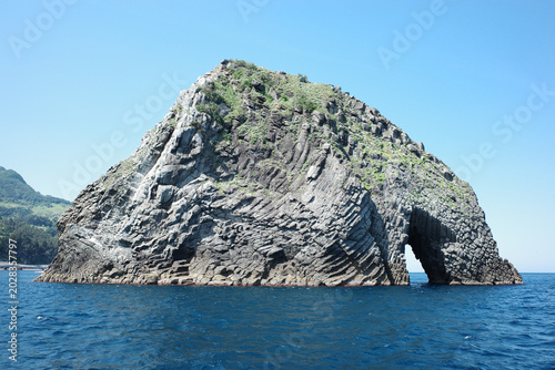 Cuadro en lienzo Sea arch rock formation