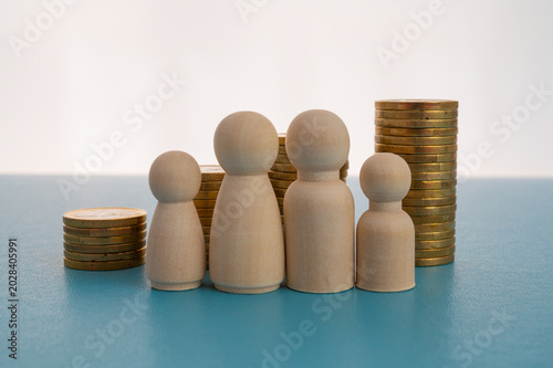 Symbolic representation of family, economic responsibilities, and management of financial and patrimonial resources.
