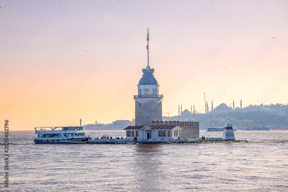Fototapeta premium Daylight view with the Maiden'sTower and the Bosphorus in Istanbul Turkey
