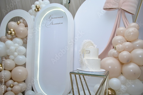 glossy photo zone in latte color with a luminous oval arch