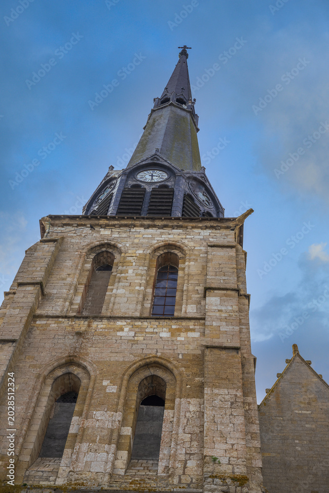 Obraz premium 15th century Romanesque church in Pithiviers, France
