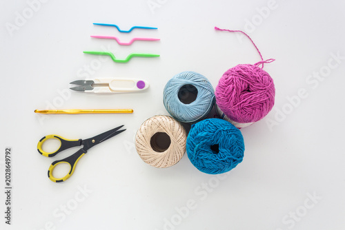 Tableau sur toile Crochet supplies with scissors on white background, top view