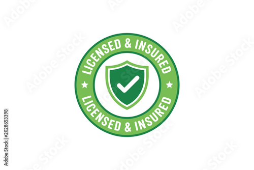 Foto Licensed and insured badge green shield icon with checkmark