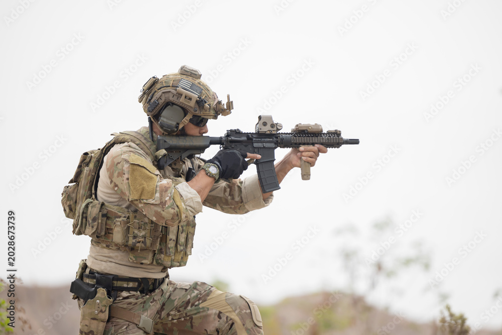Fototapeta premium Soldier guarding the area on the mountain