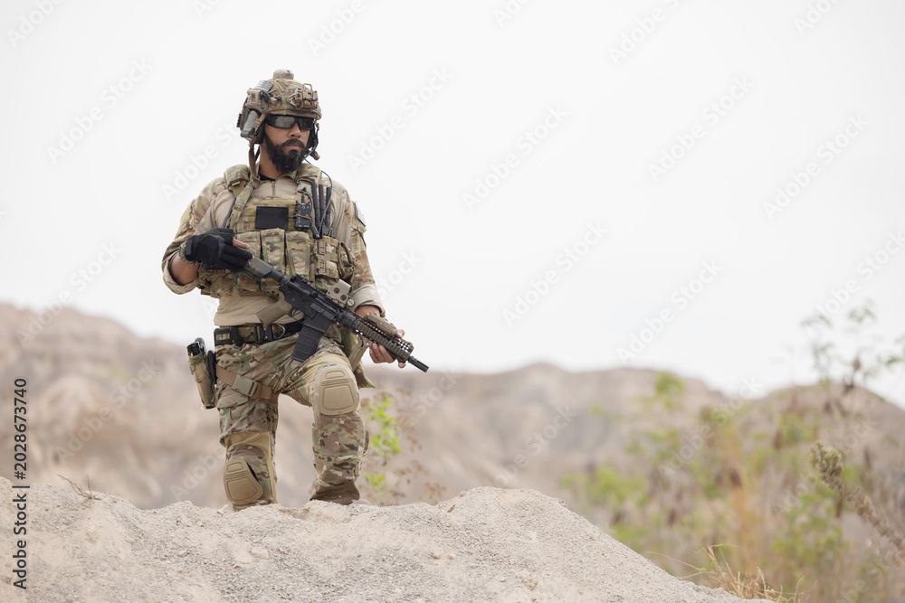 Fototapeta premium Soldier guarding the area on the mountain