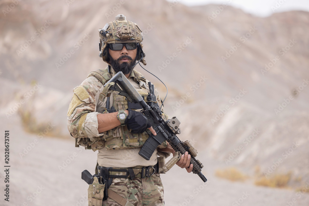 Fototapeta premium Soldier guarding the area on the mountain