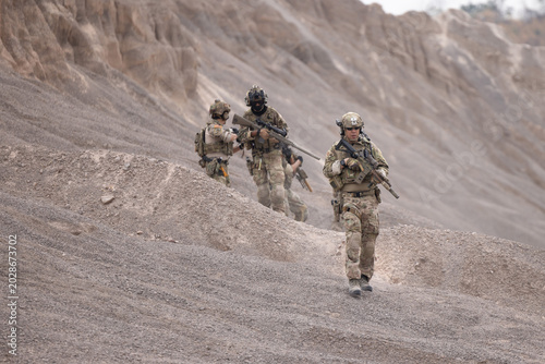 Soldiers patrol patrols in afghanistan