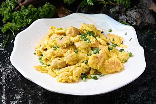 Fotografi Traditional home-style stir-fried chives with free-range eggs