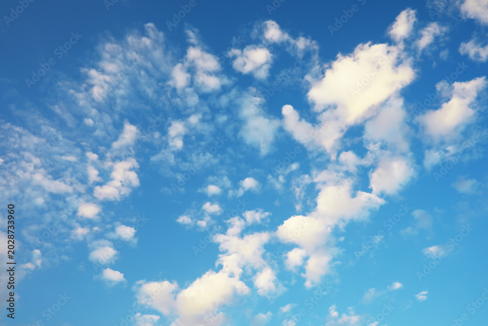 Fototapeta premium Sky landscape with clouds in pastel colors