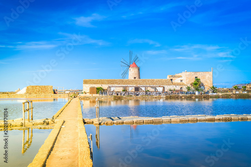 Konstfotografi Salt Pans of Trapani with windmills, Sicily Italy