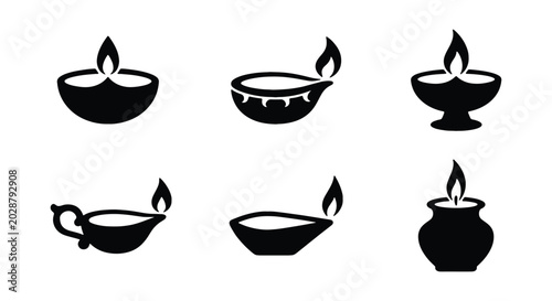 Schilderij op canvas Set of traditional indian oil lamps or diyas icons