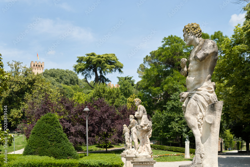Obraz premium Este, Padua, Veneto, Italy - May 20, 2026 - Views of the historic center of the Este city and its medieval castle