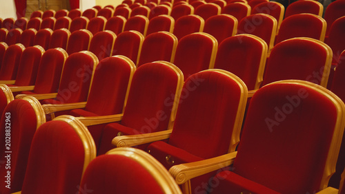 Billede på lærred Rows of empty red velvet seats in classic theater auditorium