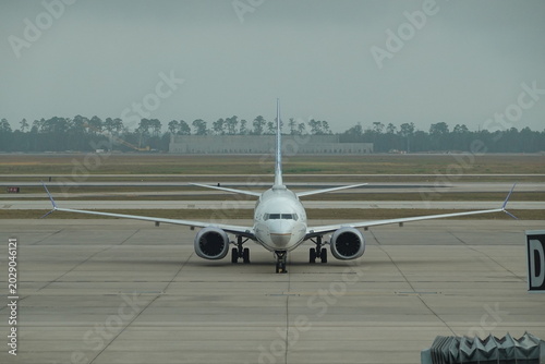 Fotografía Tarmac Head-On: Boeing 737 MAX Preparing for Taxi