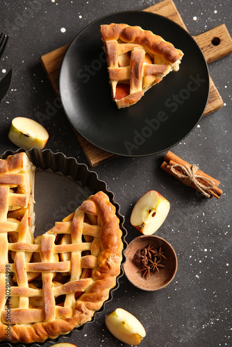 Tasty homemade apple pie wi...