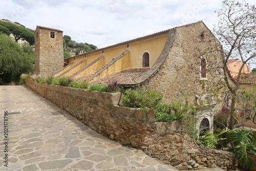 Eglise Saint Trophyme, église de style roman, ville de  Bormes les Mimosas, département du Var, France
