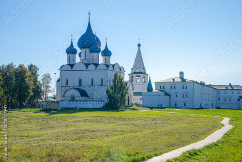 Bild auf Leinwand Autumn morning on the territory of the Suzdal Kremlin, Vladimir region