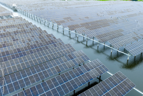 Fishery-Photovoltaic Complementary Solar Panel Array on Water Surface