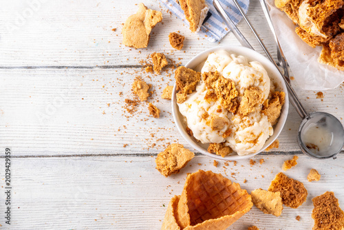 Bild auf Leinwand Honeycomb crunch ice cream