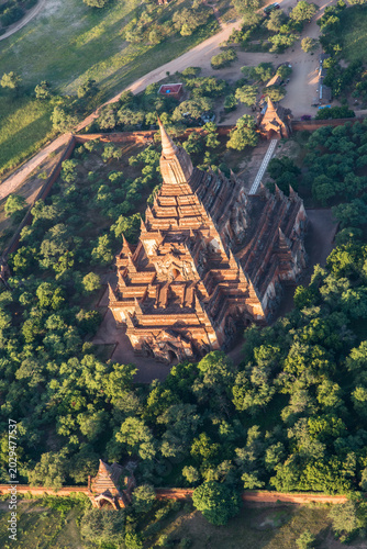 survol du site de Pagan au Myanmar