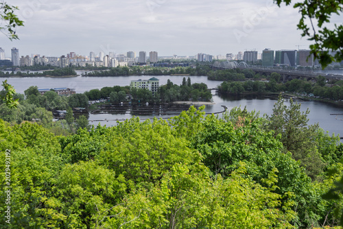 Foto Panoramic view of Kyiv skyline and Dnipro River in summer