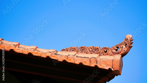 Tableau sur toile red tile roof in bali indonesia