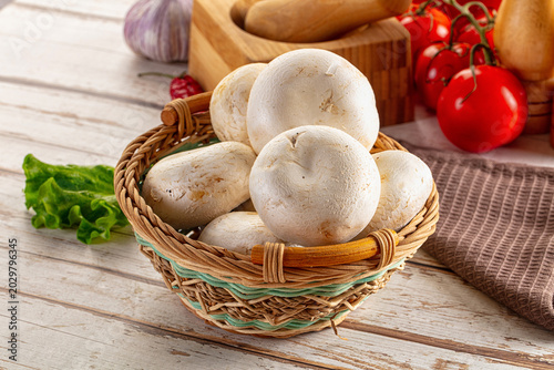 Фотография Raw white champignon mush heap