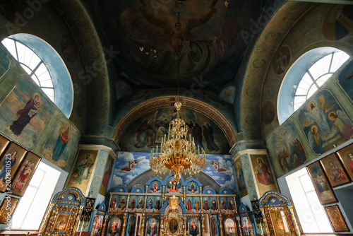 Foto Orthodox church interior with frescoes, iconostasis and vaulted ceiling