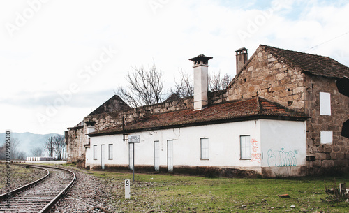 Принти на полотні Locais abandonados e esquecidos pelo tempo, com atmosfera misteriosa e cinematográfica