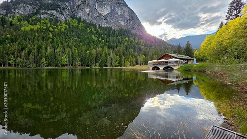 Wasserspiegelung in den Alpen