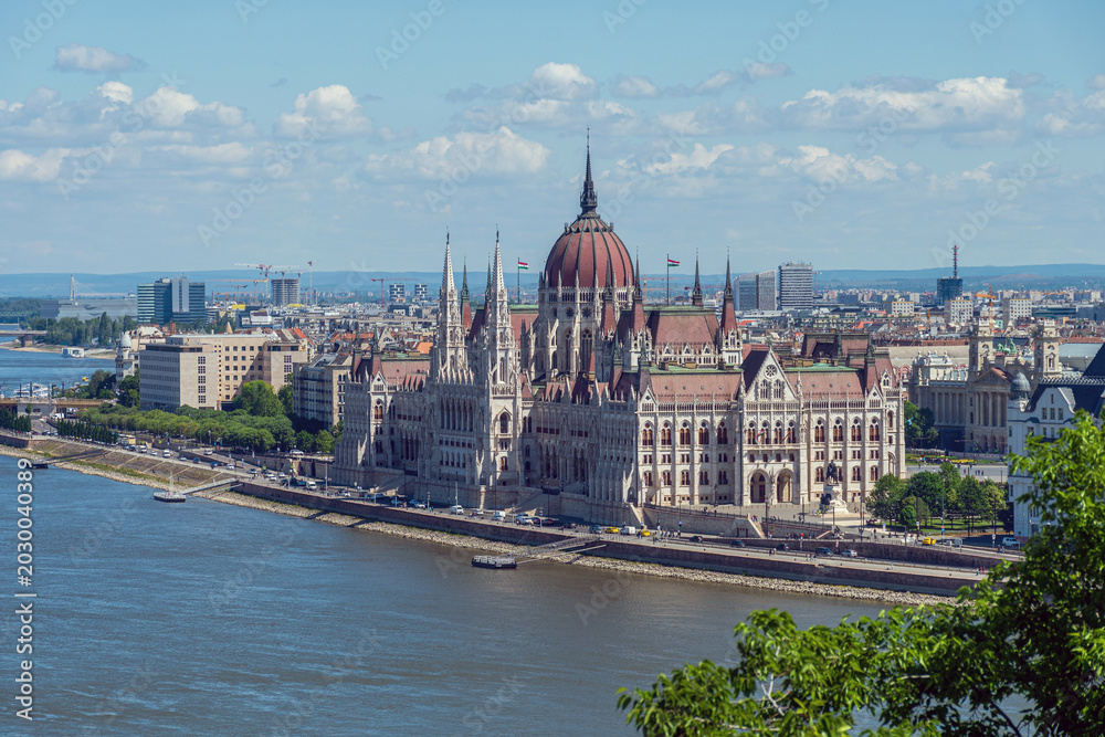Naklejka premium Budapest - Ungheria - Veduta del Parlamento Ungherese dal Castello di Buda