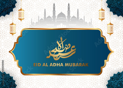 Foto Elegant Eid al Adha Mubarak greeting design featuring golden Arabic calligraphy, Islamic lanterns, mosque silhouette, ornate floral corner ornaments, and decorative geometric background