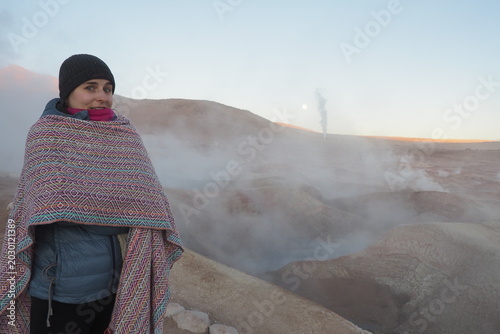 Schilderij op canvas Woman traveler wrapped in a traditional blanket standing in Sol de la Manana gey