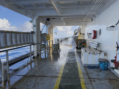 Foto cargo ship main deck