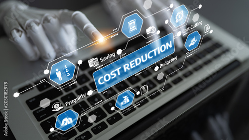 Foto A clear depiction of a laptop with key cost reduction concepts displayed, showcasing budgeting, saving, and frugality strategies essential for modern business innovation