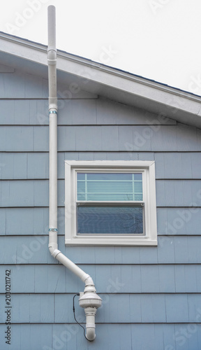Fotografie close up on house with radon mitigate system installed