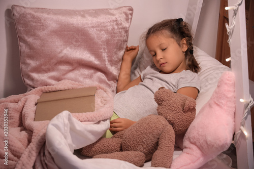 Cute little girl with toy b...