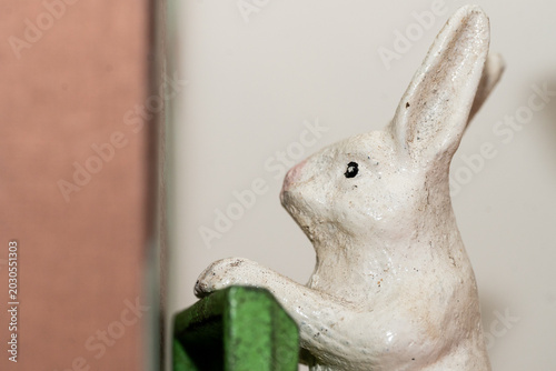 Canvas Print bunny rabbit book end on a shelf