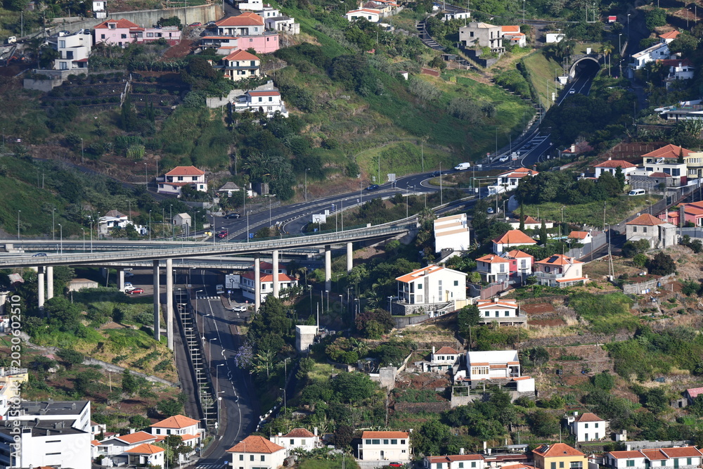 Fototapeta premium Casas na encosta ilha da Madeira vale de Machico