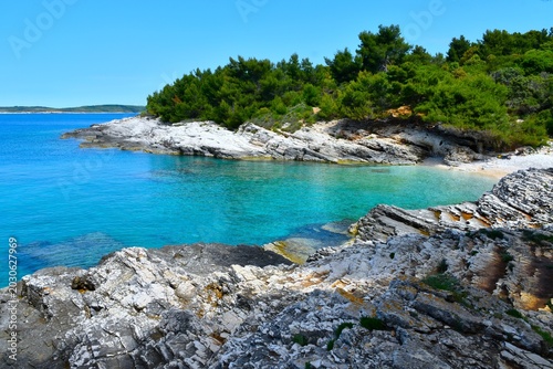 Tablou pe pânză Rocky coast and a beach at a cove at Kamenjak in Istria, Croatia
