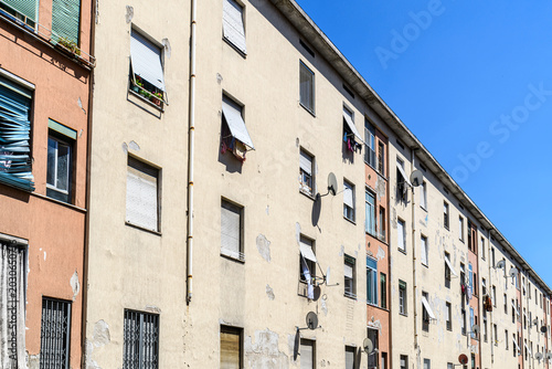 Tableau sur toile Case popolari a Milano zona Lorenteggio Giambellino