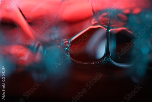 Konstfotografi Macro Abstract of Air Bubbles in Red Liquid with Blue Color Contrast
