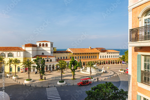 Foto Phu Quoc, Vietnam - January 3, 2026: Panoramic morning view of Sunset Town squar