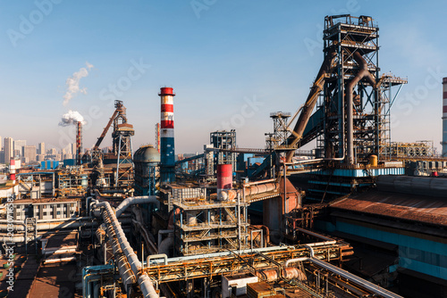 Tableau sur toile Aerial view of Wuhan steel plant, featuring a complex geometry of massive blast furnaces and intricate pipelines