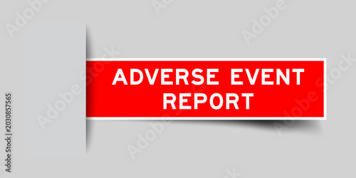 Obraz na płótnie Red color square shape sticker label with word adverse event report on gray back